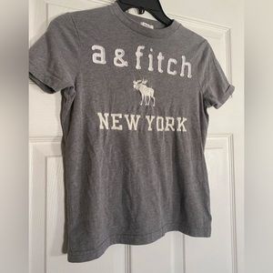 Abercrombie kids short sleeve shirt is a size Medium.